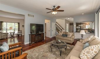 733 Castle Ridge Dr, Ballwin, MO 63021