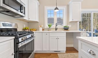 3 Renee Dr, Amherst, NH 03031