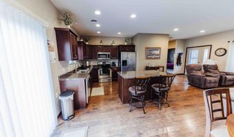 1716 Miller Ln, Aberdeen, SD 57401