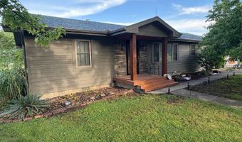 1105 Benton St, Albany, MO 64402