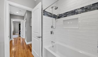 42 Windsor St, Jamestown, RI 02835