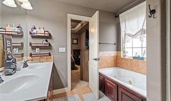 5514 Ashbrook Dr, Bartlesville, OK 74006