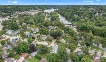 27 Center St, Algonquin, IL 60102