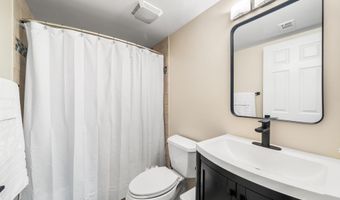 907 S ROLFE St 1A, Arlington, VA 22204