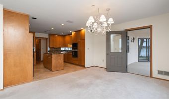 2193 SUNRISE Dr 6C, Appleton, WI 54914