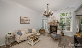 7 Oak Hollow Dr, Asheville, NC 28805