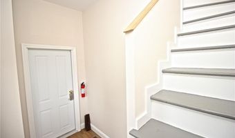 668 Thames St 2, Newport, RI 02840