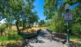 1416 Nighthawk Dr, Santa Rosa, CA 95409