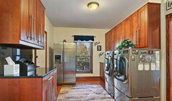 575 Hidden Creek Dr, Antioch, IL 60002