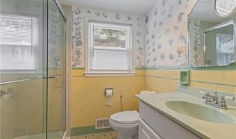 75 Crescent Ave, Cranston, RI 02910