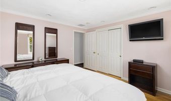 40 Quail Hollow Rd, Cranston, RI 02920