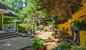 11 Hearthstone Dr, Asheville, NC 28803