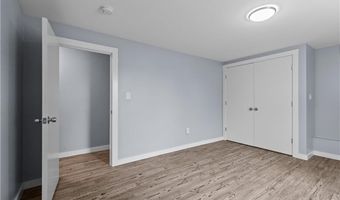 132 Maple Ave, Middletown, RI 02842