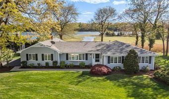 33 Meadowbrook Dr, Barrington, RI 02806