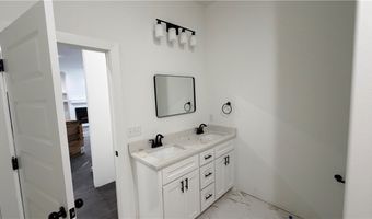 15 Skipton Dr, Bella Vista, AR 72714