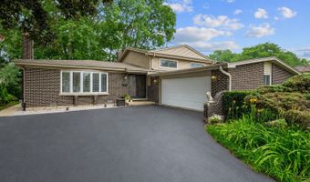 2631 N Stuart Dr, Arlington Heights, IL 60004