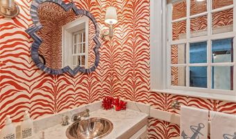 35 Second St, Newport, RI 02840