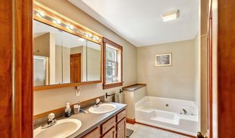 216 Wood Ln, Alburgh, VT 05440