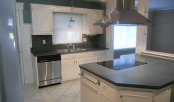 329 Nantucket Dr, Ballwin, MO 63011