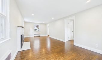 28 Eden Crest Dr, Cranston, RI 02920