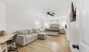 160 Leadwood St, Andrews, SC 29510