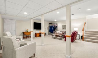 53 Essex Rd, Bedford, NH 03110