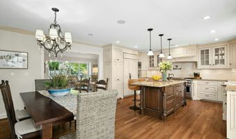 2 Knollwood Ln, Darien, CT 06820