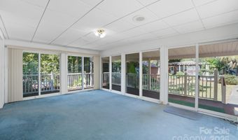 955 Hickory Nut St, Charlotte, NC 28205