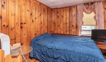 52 Planet Ave, East Providence, RI 02915