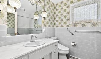 1040 E MOORPARK Ave, Appleton, WI 54911