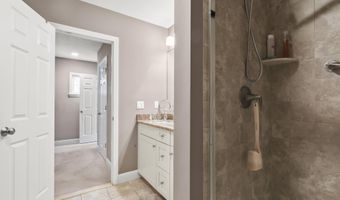 2 Amberwood Ct 2, Bourne, MA 02532