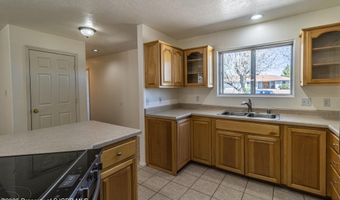 208 SWIRE HEIGHTS Dr, Aztec, NM 87410