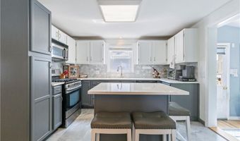 75 Crescent Ave, Cranston, RI 02910