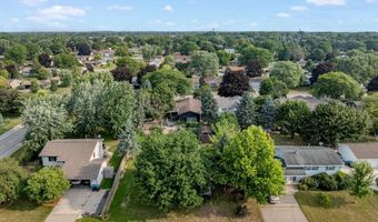 2130 W JONATHON Dr, Appleton, WI 54914