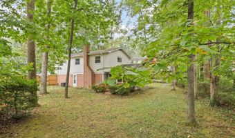 8504 CANTERBURY Dr, Annandale, VA 22003