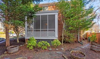 1033 N MONROE St, Arlington, VA 22201