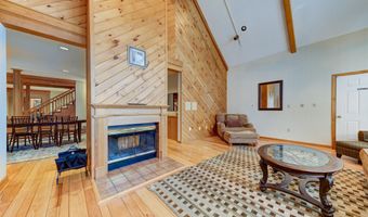 9 University Pl, Amsterdam, NY 12010