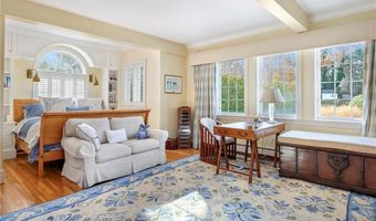 2 Harbor View Dr, Newport, RI 02840