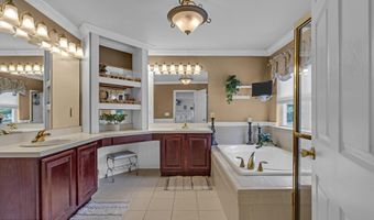 6 Surle Ct, Bayville, NJ 08721