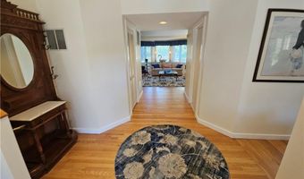 15 Hammersmith Rd 33, Newport, RI 02840