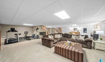 48156 268th St, Brandon, SD 57005