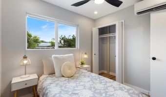 614 Kalolina St A, Kailua, HI 96734