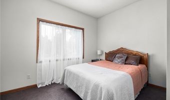 823 Willow Hollow Ct, Amherst, OH 44001