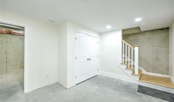 29 Graves Ave, North Smithfield, RI 02896