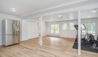 20 Laura Dr, Danbury, CT 06811