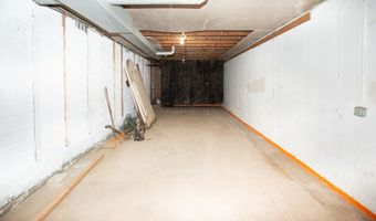 635 W Main St, Branford, CT 06405