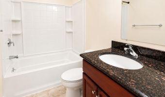 8 Old Oak Dr 8, Brookfield, CT 06804