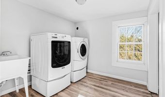 1382 Hope St, Bristol, RI 02809