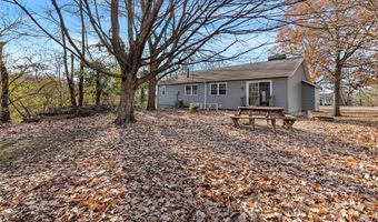 3 Newfield Ct, Ballwin, MO 63011