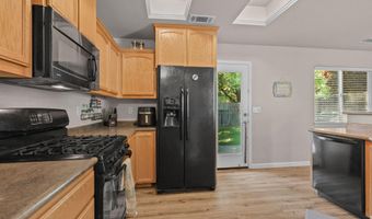 2225 Shenandoah Dr, Anderson, CA 96007